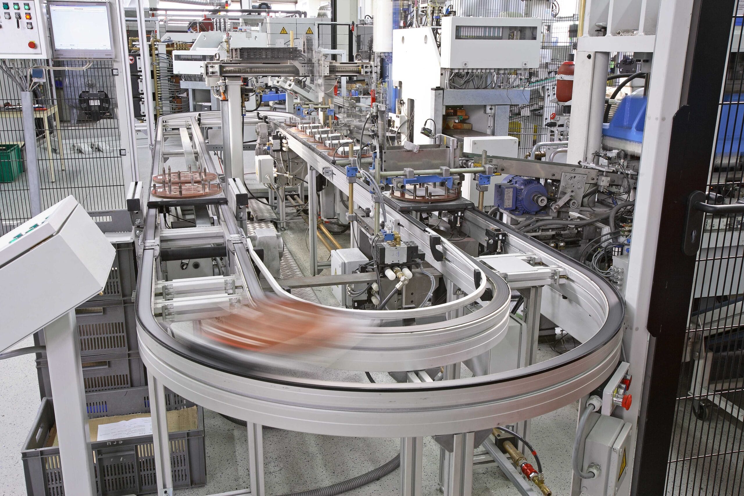 CV2 180 Degree Flat Top Chain Conveyor Curve application scaled 1
